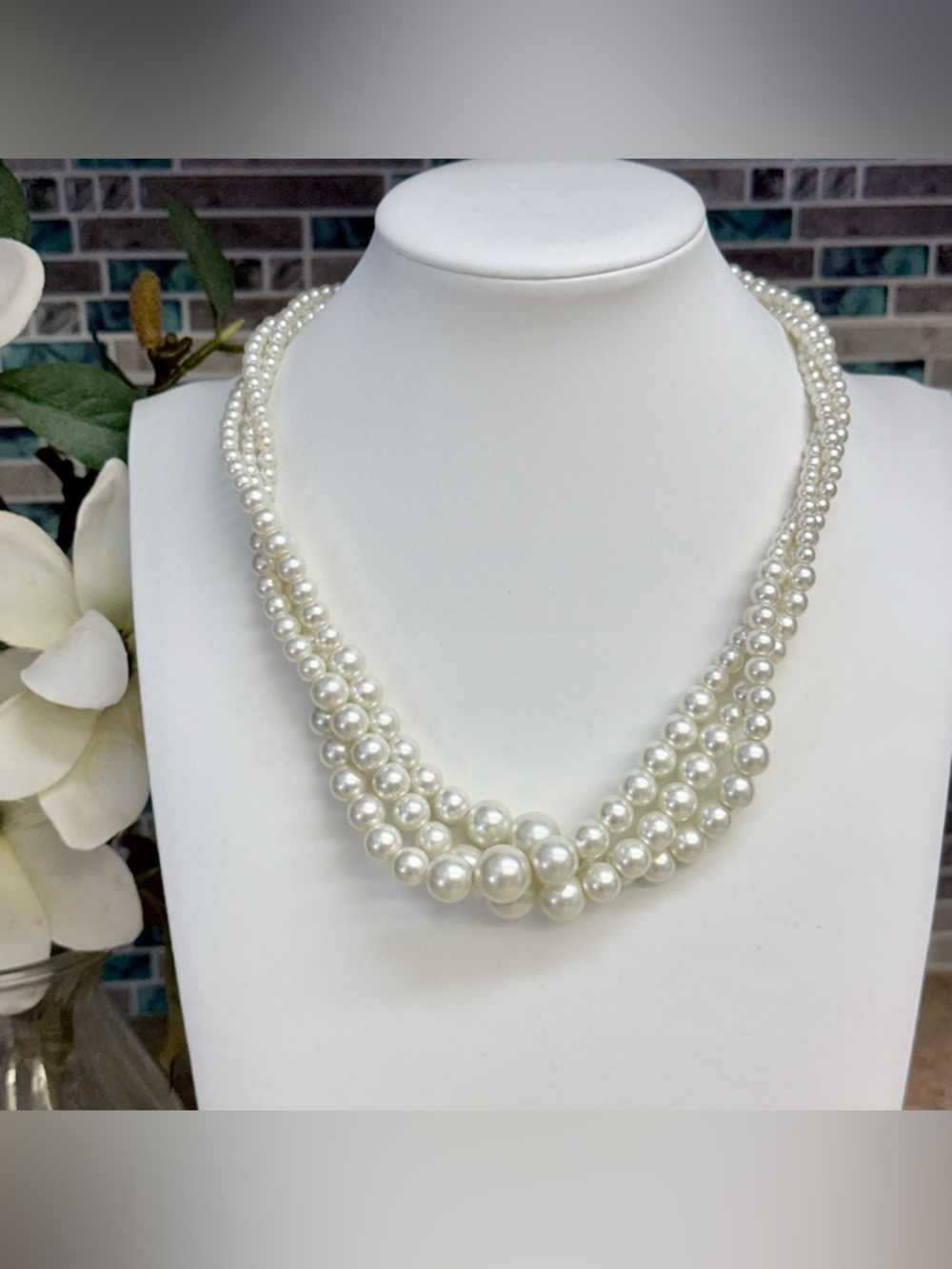 Classic 3 strand faux pearl necklace